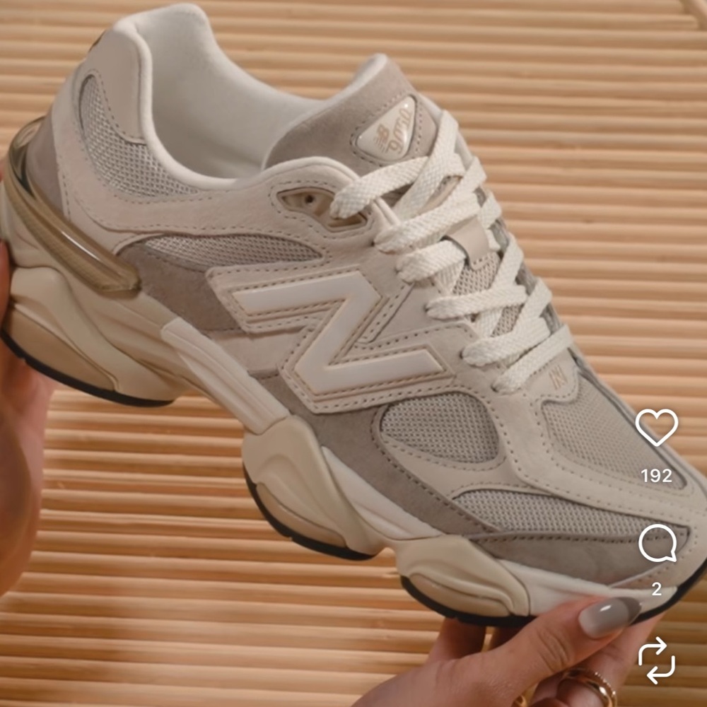 New Balance Women's 9060 Linen (New in box)